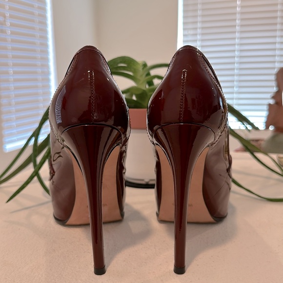 Gorgeous Pour La Victoire Patent Leather Burgundy Platform Heels❣️ - Picture 14 of 16